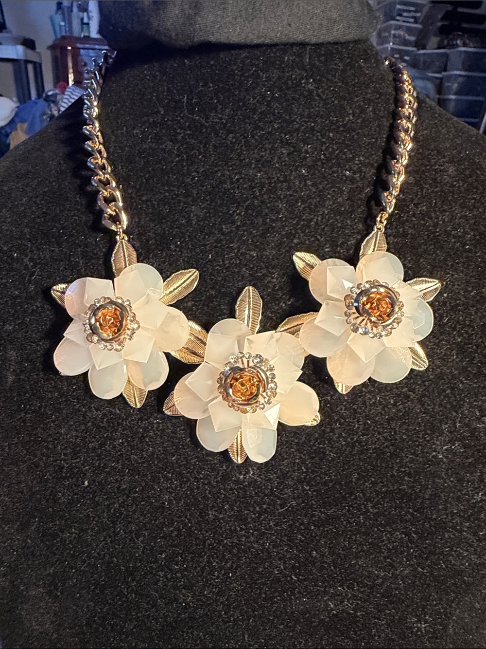 Gold-Tone Floral Statement Necklace W White Petals white Rhinestone Ctr 23”